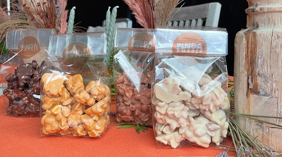 Een zakje chocolade pindarotsjes